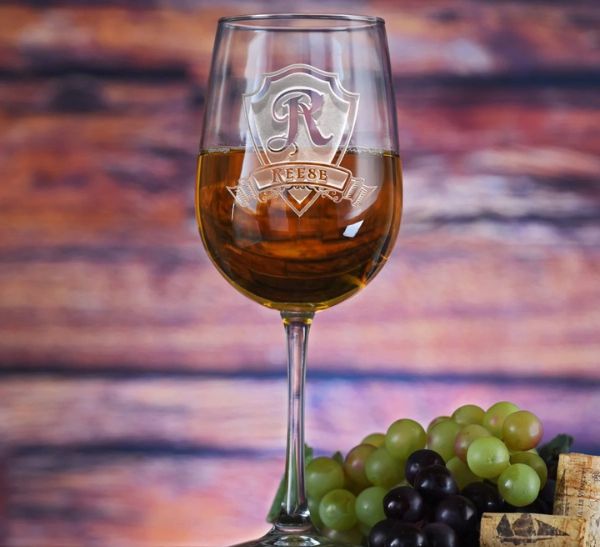 18 Best Personalized Wine Glasses for Every Occasion