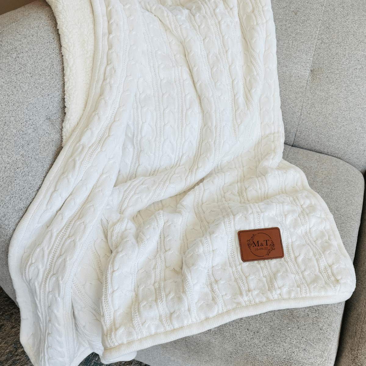 Warm &amp; plush personalized sherpa cable knit blanket with custom patch in grey or white – perfect gift for Mother's Day or birthdays